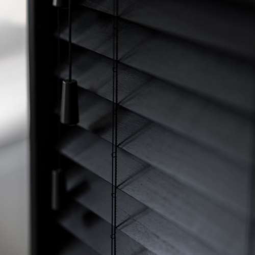 Горизонтальные деревянные жалюзи